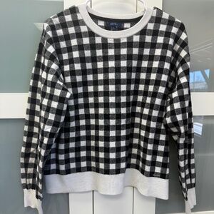 Women’s Black and White Long Sleeved Sweater * size Large